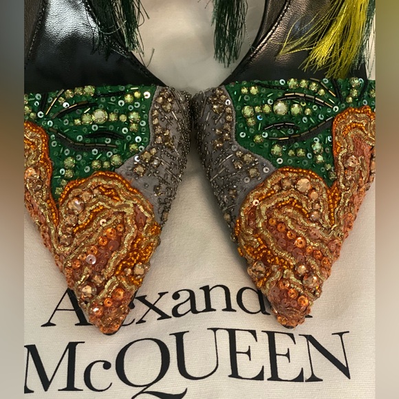 🔥NIB ALEXANDER MCQUEEN HARNESS BEADED POINT TOE PUMP MULTICOLOR FRINGE 37.5 - Picture 4 of 14